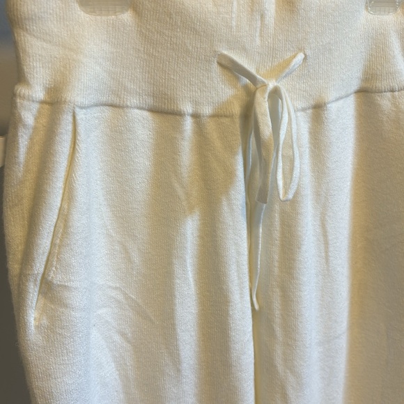 Abercrombie & Fitch soft joggers. - Picture 2 of 6